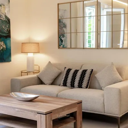 Bajo Con Jardin En Centro * 马尔韦利亚