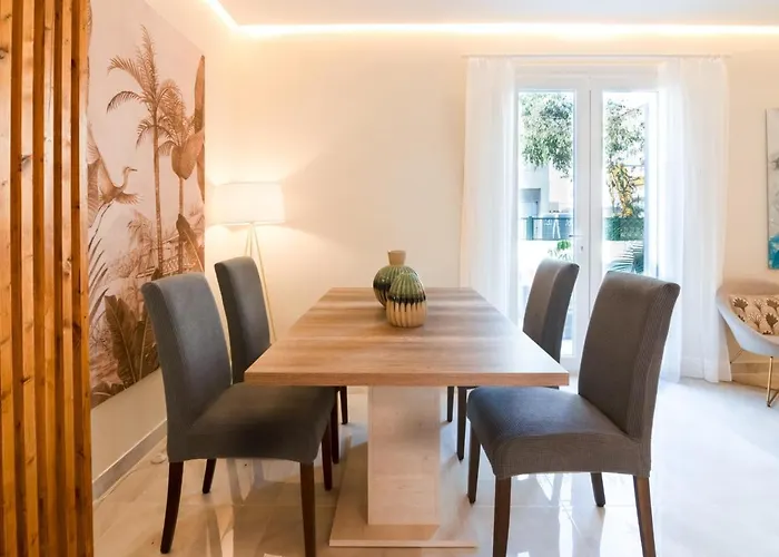 Bajo Con Jardin En Centro * マルベーリャ