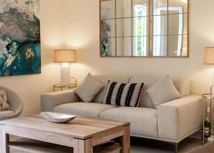 Bajo Con Jardin En Centro * マルベーリャ